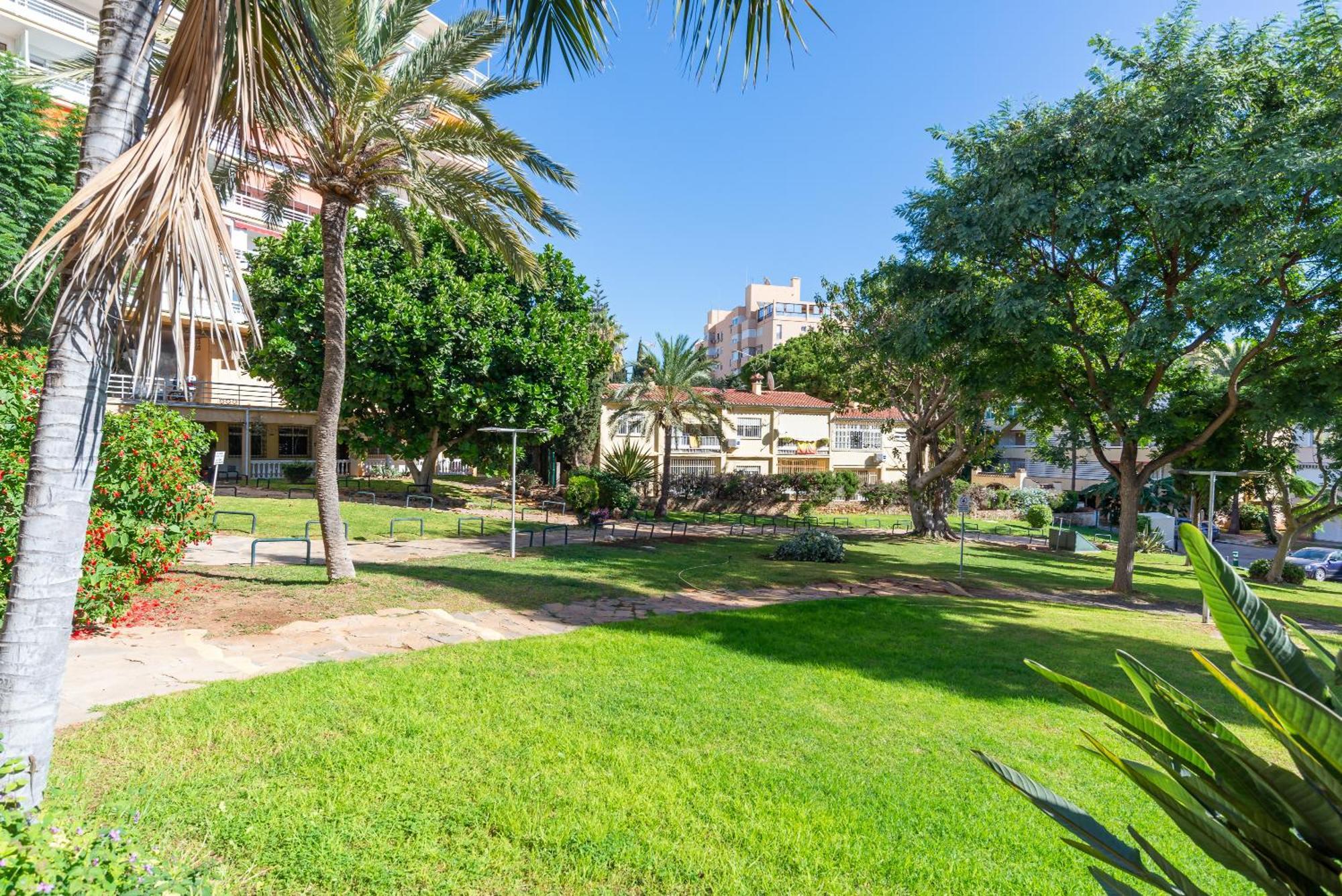 Beach Garden Apartment Торремолинос Экстерьер фото